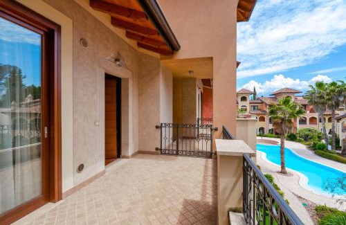 Toscolano Maderno Apartment | Lakefront Haven 18: Family-Friendly Retreat by the Ocean