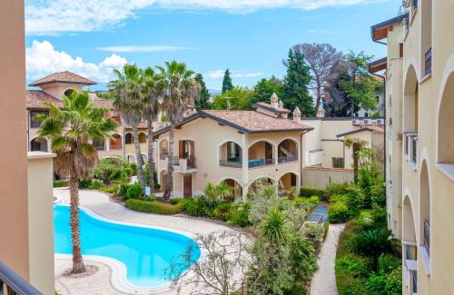 Toscolano Maderno Apartment | Lakefront Haven 18: Family-Friendly Retreat by the Ocean