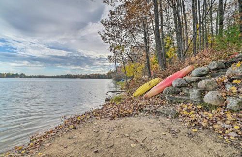 Hawks House | Lakefront Hawks Getaway: Beach, Fire Pit & Kayak Fun!