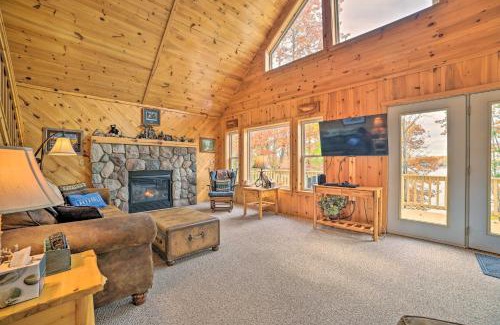 Hawks House | Lakefront Hawks Getaway: Beach, Fire Pit & Kayak Fun!