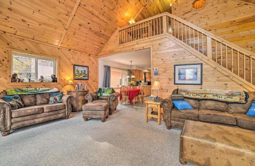 Hawks House | Lakefront Hawks Getaway: Beach, Fire Pit & Kayak Fun!