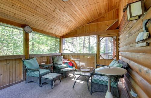 Hazelhurst House | Lakefront Hazelhurst Cabin with Dock & Game Room Fun