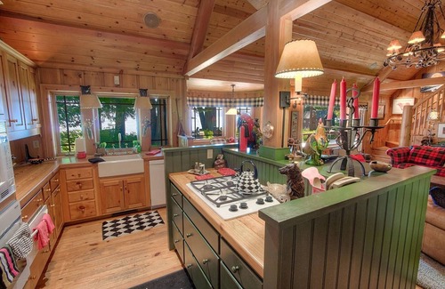 Homewood Cabin | Lakefront History: 5 Bedroom Cabin with Pet-Friendly Amenities