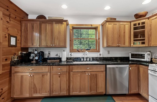 Chestertown House | Ideal Lakefront Retreat: Hot Tub & Spa Near Gore Mountain