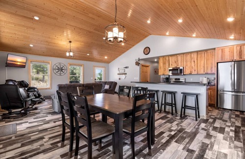 Hancock House | Lakefront Retreat with Hot Tub & Ocean Views near McLain Park