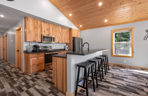 Hancock House | Lakefront Retreat with Hot Tub & Ocean Views near McLain Park