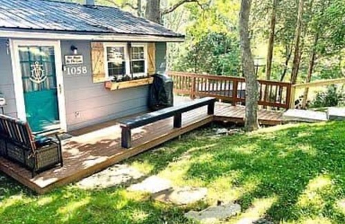 Chaplin House | Scenic Lakefront Retreat Near Bourbon Trail - Pet Friendly!