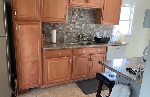 Belleville Cottage | Beautiful Lakefront Home - Family-Friendly with Breakfast