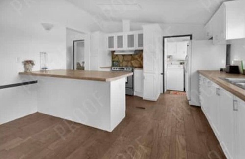 Enchanted Oaks House | Lakefront Getaway with Family-Friendly Amenities