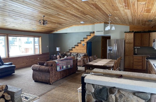 McMillan House | Discover a Lakefront Retreat in Northern Michigan Year-Round