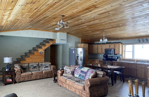 McMillan House | Discover a Lakefront Retreat in Northern Michigan Year-Round