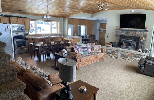 McMillan House | Discover a Lakefront Retreat in Northern Michigan Year-Round