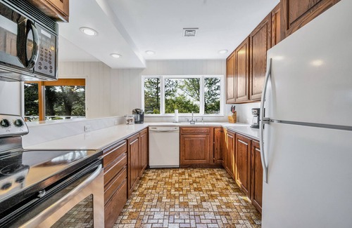 Lake Winola House | Tranquil Lakefront Home in Lake Winola, PA - 10/10 Rated