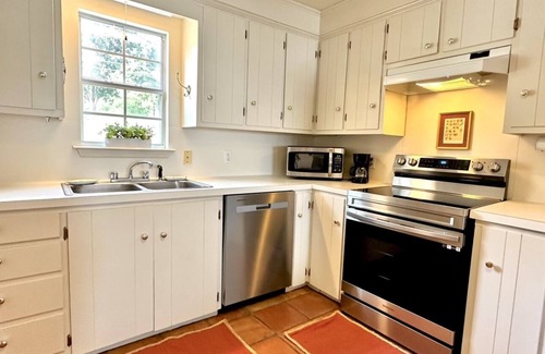 Jarreau House | Family-Friendly Lakefront Home with Private Dock & 9.8 Rating