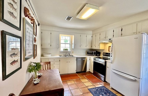Jarreau House | Family-Friendly Lakefront Home with Private Dock & 9.8 Rating