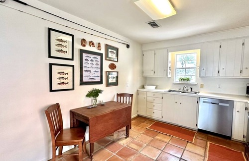 Jarreau House | Family-Friendly Lakefront Home with Private Dock & 9.8 Rating
