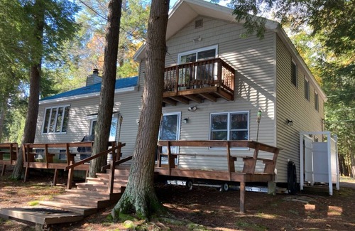 Oxford House | Idyllic Lakefront Retreat on Thompson Lake - Pet Friendly