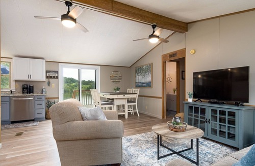 Piney Flats House | Serene Lakefront Retreat with Gorgeous Views and Dock Access