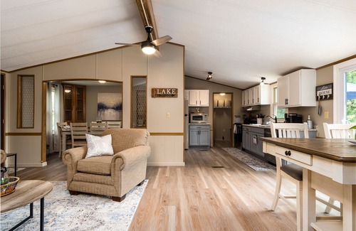 Piney Flats House | Serene Lakefront Retreat with Gorgeous Views and Dock Access