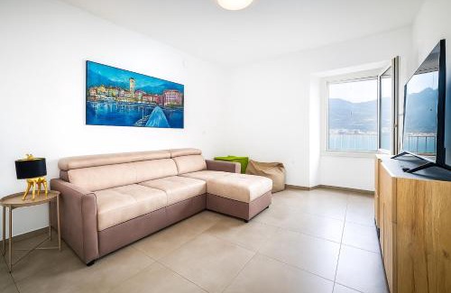 Pisogne House | Idyllic Residenza Il Gallo with Oceanfront Views