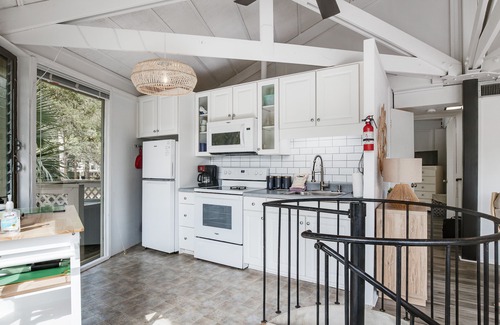Seabrook Island Cottage | Lakefront Retreat with Lagoon Views, Deck & Pool Access