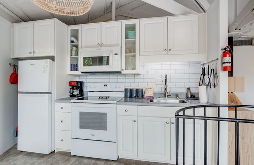 Seabrook Island Cottage | Lakefront Retreat with Lagoon Views, Deck & Pool Access