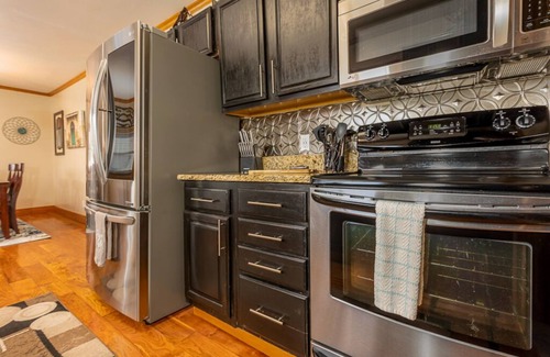 East Dubuque House | Cozy Lakefront Retreat: 2 Bedrooms, Deck & Dock Access