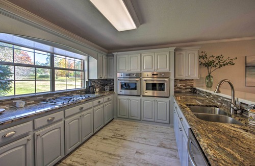 Enchanted Oaks House | Lakefront Mabank Home: Top-Rated Boating Escape Awaits!