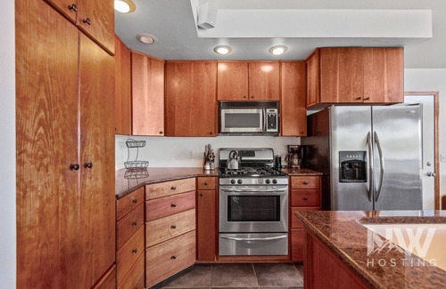 Coeur d'Alene House | Harrison Hotel | Breathtaking Lake Views & Family-Friendly Fun