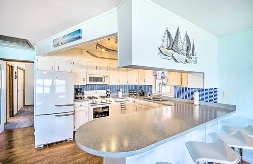 Buckeye Lake House | Idyllic Lakefront Retreat with Rooftop Deck & Games