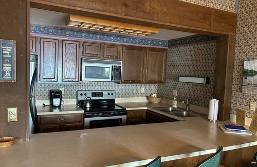 Lake Harmony House | Relaxing Lakefront Townhome with Deck, Pool & Tennis Courts
