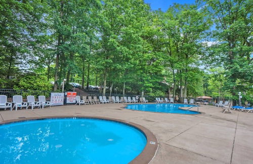 Lake Harmony House | Relaxing Lakefront Townhome with Deck, Pool & Tennis Courts