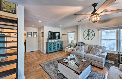 Lake Koshkonong House | Lakefront Retreat with Kayaks and Breathtaking Sunsets