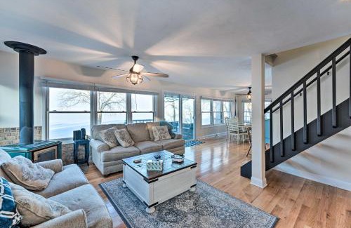 Lake Koshkonong House | Lakefront Retreat with Kayaks and Breathtaking Sunsets