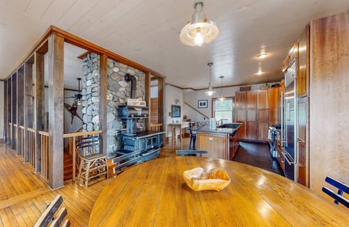 Greenville House | Lakefront Retreat with Private Dock & Firepit Experience