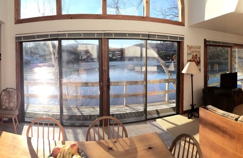 Ludlow House | Waterfront House: Unplug and Enjoy Family Time Together
