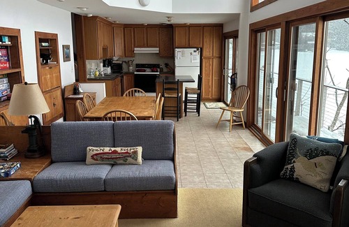 Ludlow House | Waterfront House: Unplug and Enjoy Family Time Together
