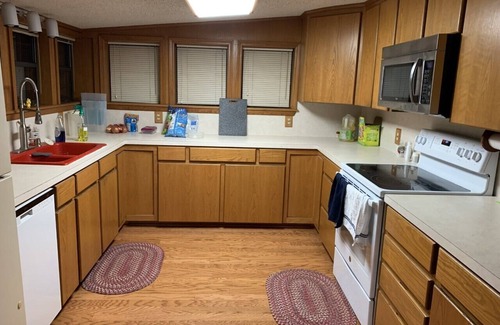 Bernice House | Serene Lakefront Retreat in a Peaceful Cove with Kitchen