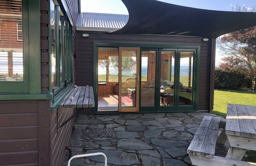 Tauranga Taupo House | Exceptional Lakefront House with Family-Friendly Amenities