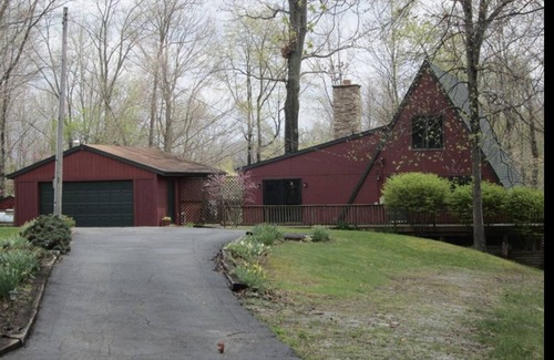 Hillsboro House | Lakefront Retreat with Dock & Ocean Views in Rocky Fork