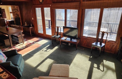 Hillsboro House | Lakefront Retreat with Dock & Ocean Views in Rocky Fork
