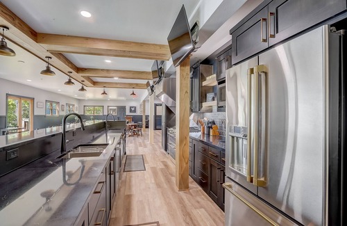 Markesan House | Incredible Waterfront Rental with Game Room & Ocean Views