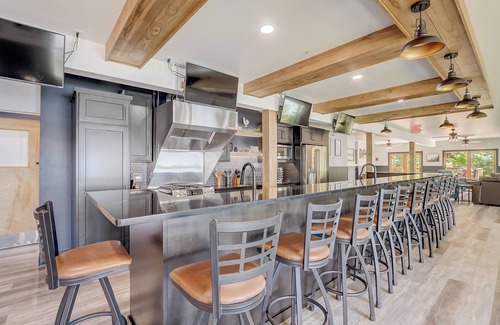 Markesan House | Incredible Waterfront Rental with Game Room & Ocean Views