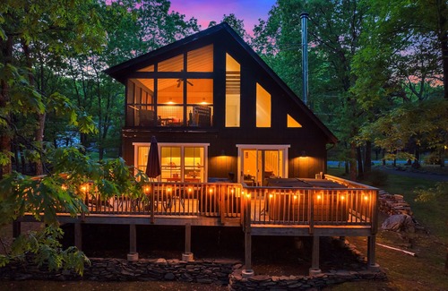 Pocono Mountain Lake House | Discover Lakefront Bliss with Pool, Hot Tub & Pickleball