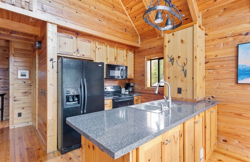 Seneca House | Idyllic Keowee Retreat with Spa & Lake Views near Clemson