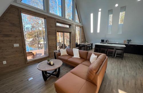 Seneca House | Inviting Lakefront Keowee Cottages for Family Getaways