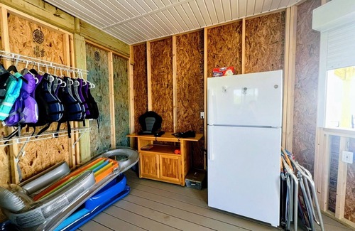 Mineral House | Lakefront Lake Anna - Dock, Beach, Views, Hot Tub