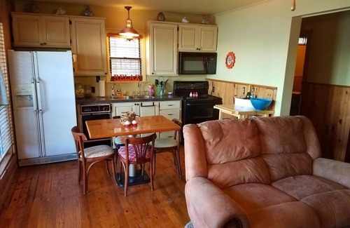 Wagoner House | LakeFront Retreat: Ocean Views Minutes from Tulsa!