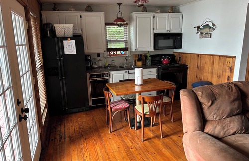 Wagoner House | LakeFront Retreat: Ocean Views Minutes from Tulsa!