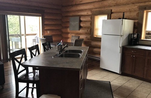Lake Cowichan Hotel | Unforgettable Lakefront Log Cabin at Beaver Lake Resort